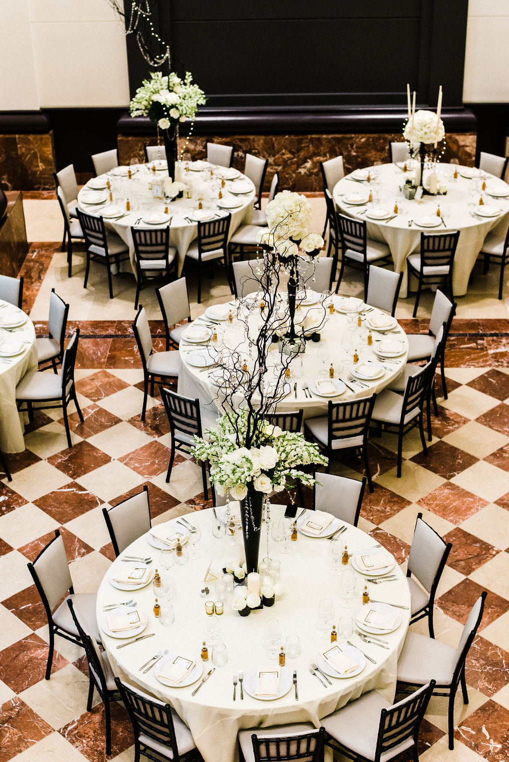 The Goodwin Hotel and Porron &amp; Pina put on a wedding of a life time with a intimate floor plan designed with round tables - Pearl Weddings &amp; Events