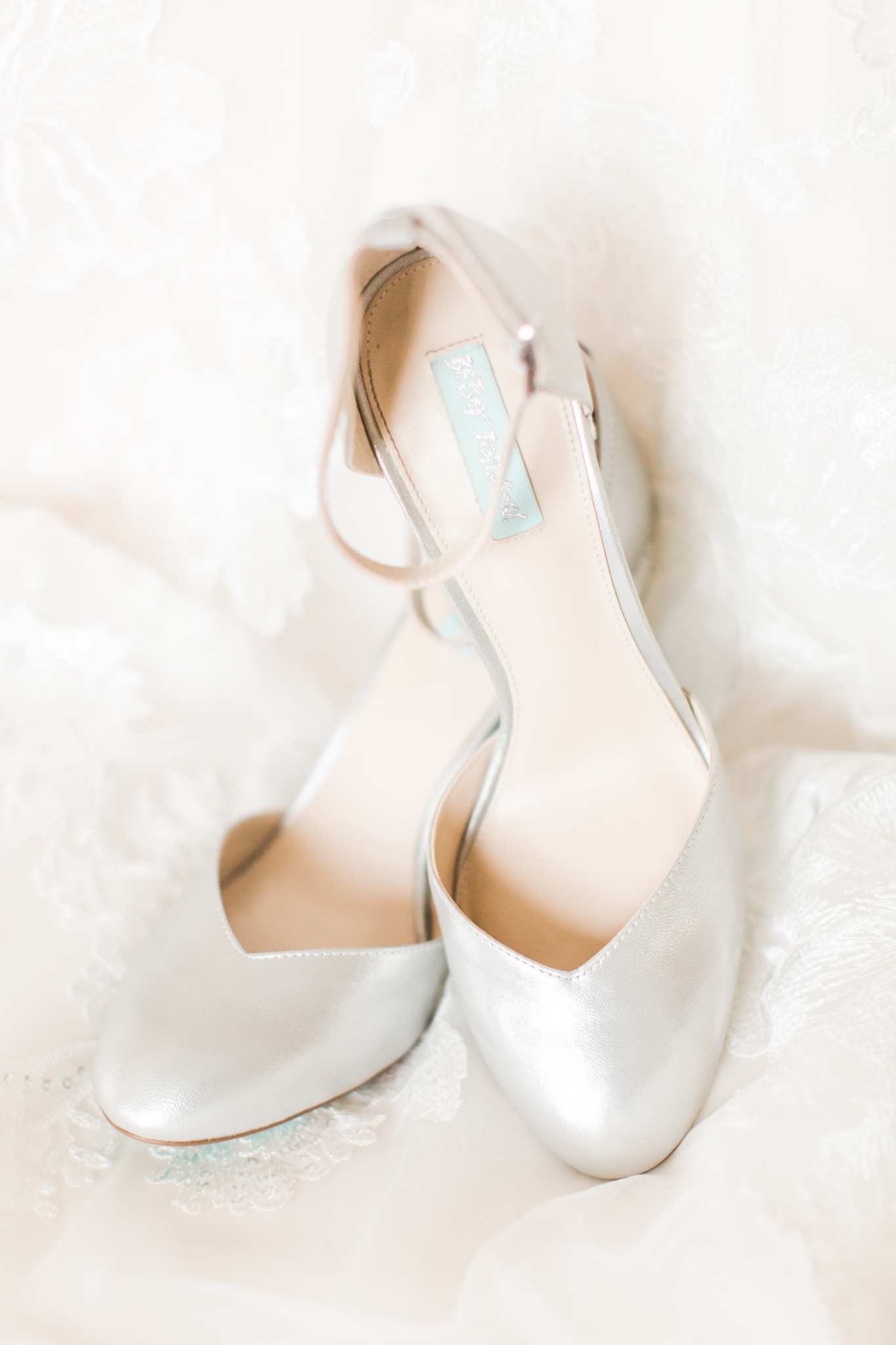 Bride's silver close toe shoe's perfect for a winter wedding in New England - Pearl Weddings &amp; Events