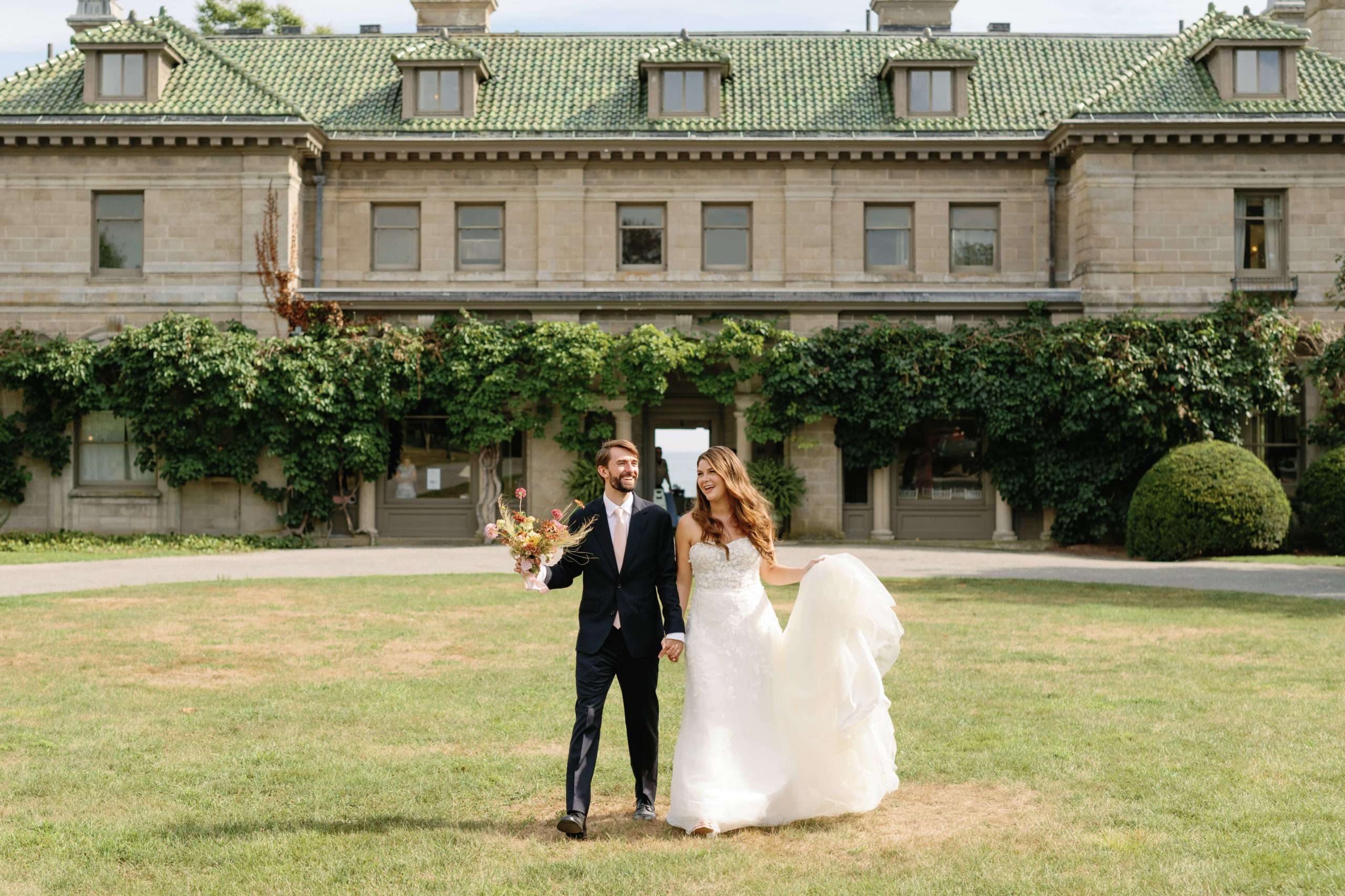 Bride and groom in front of Eolia Mansion 