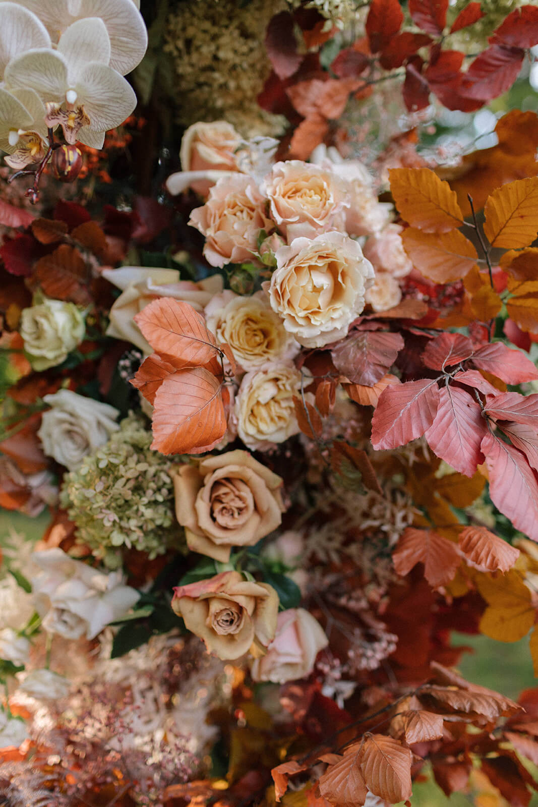 Warmed toned florals during a fall tented wedding 